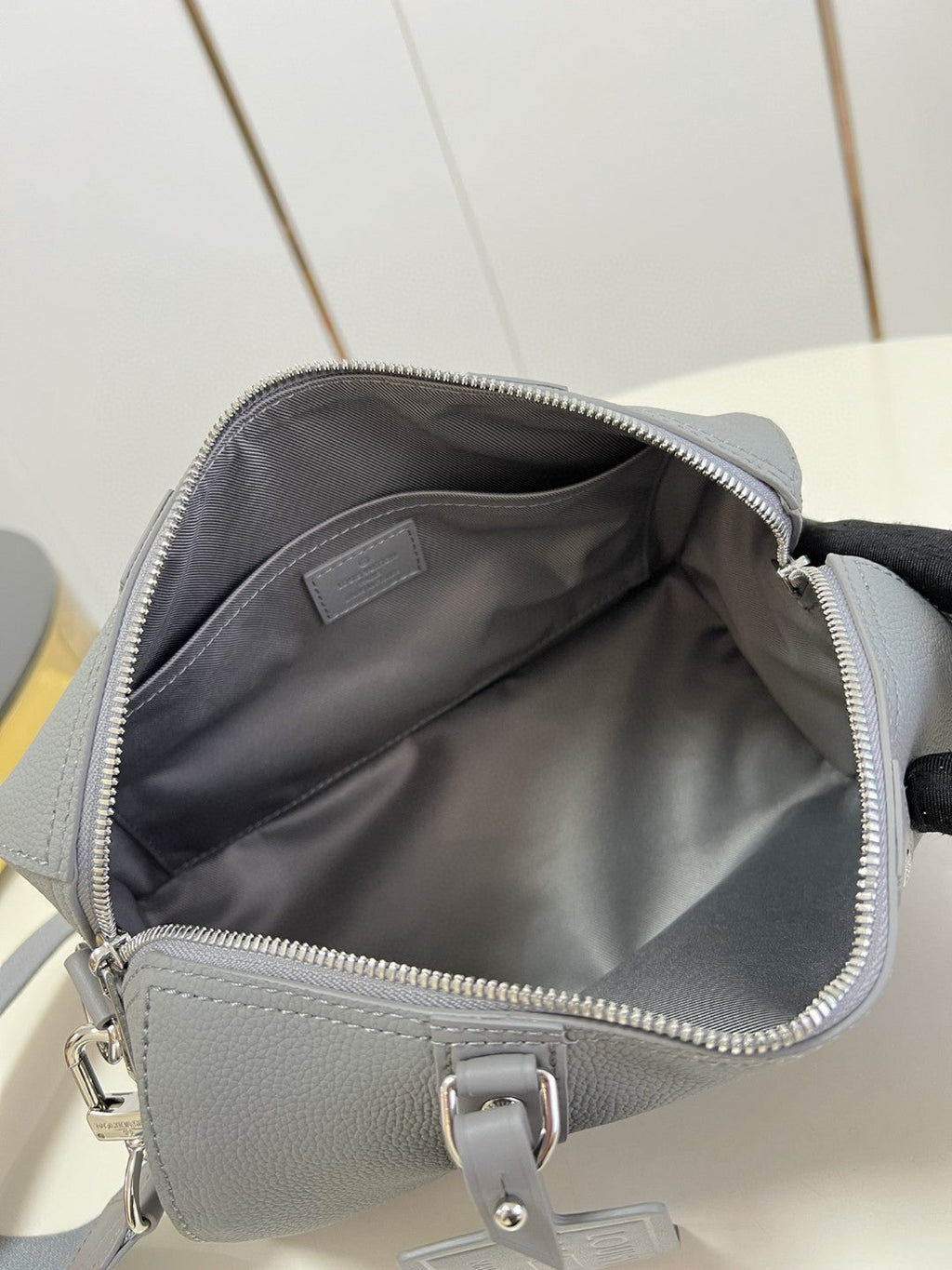 Louis Vuitton City Keepall Aerogram Grey For Men, Bags, Shoulder And Crossbody Bags 10.6in/27cm Louis Vuitton M59328