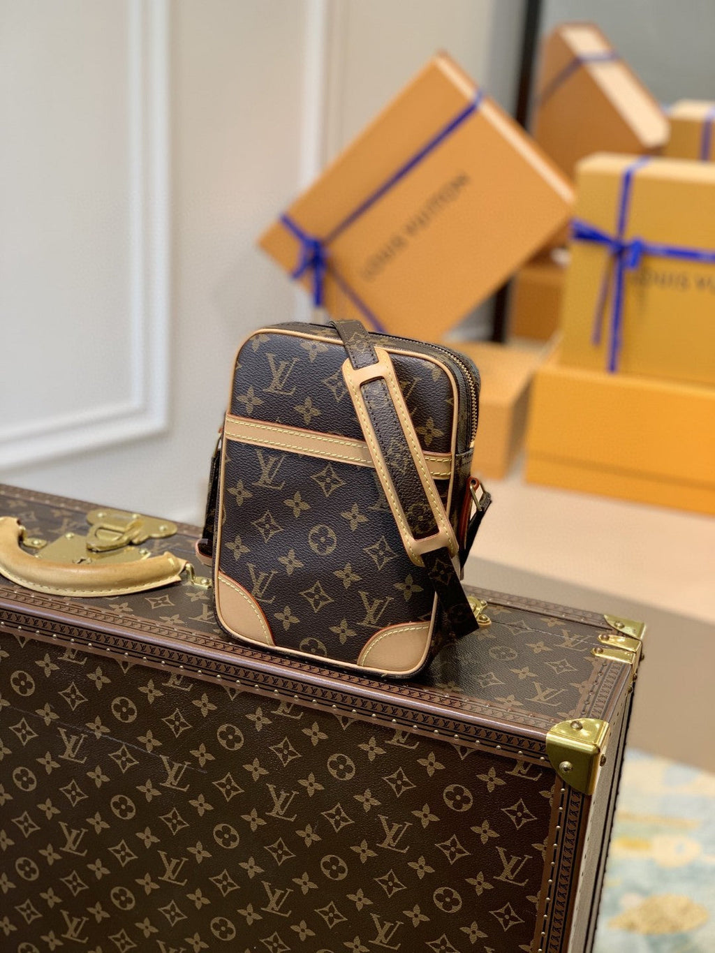 Louis Vuitton Danube Monogram Canvas For Women, WomenÃƒÂ¢Ã¢â€šÂ¬Ã¢â€žÂ¢s Bags, Shoulder Bags 8.3in/21cm Louis Vuitton M45266