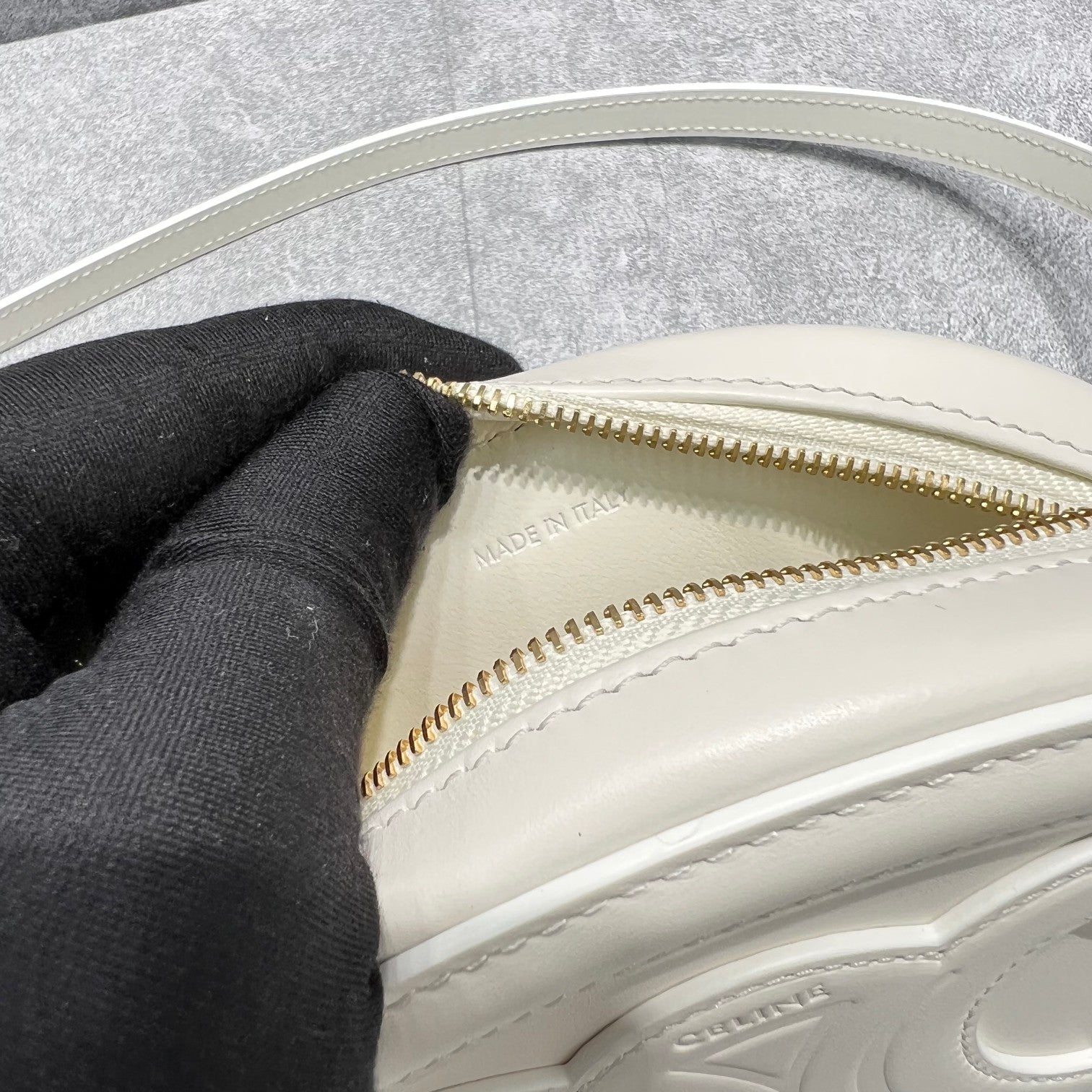Crossbody Oval Purse Cuir Triomphe White For Women 6in/16cm