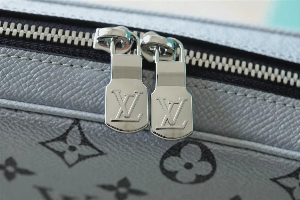 Louis Vuitton Outdoor Messenger Bag Monogram/Taiga Gunmetal Grey For Men, Bags, Shoulder And Crossbody Bags 10.2in/26cm Louis Vuitton M30830