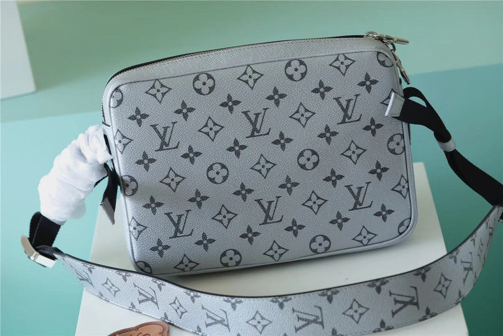 Louis Vuitton Outdoor Messenger Bag Monogram/Taiga Gunmetal Grey For Men, Bags, Shoulder And Crossbody Bags 10.2in/26cm Louis Vuitton M30830