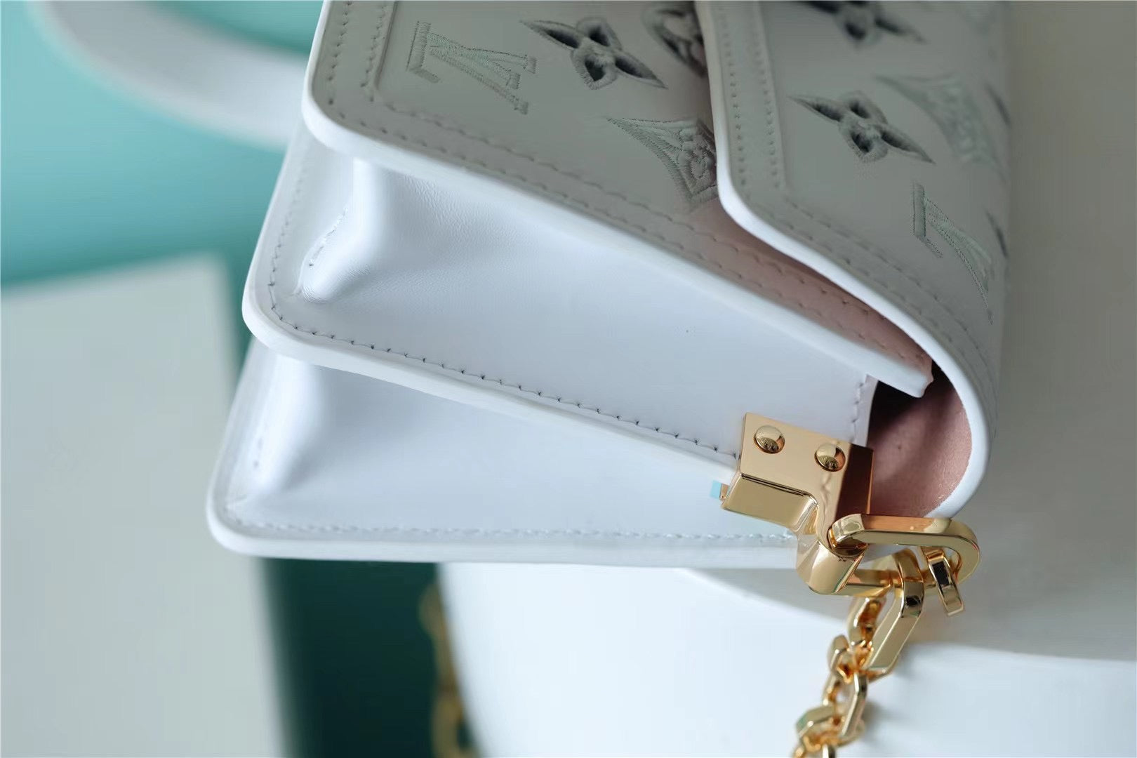 Louis Vuitton Dauphine East West Monogram White For Women,  Shoulder and Crossbody Bags 9.6in/24.5cm Louis Vuitton M20739
