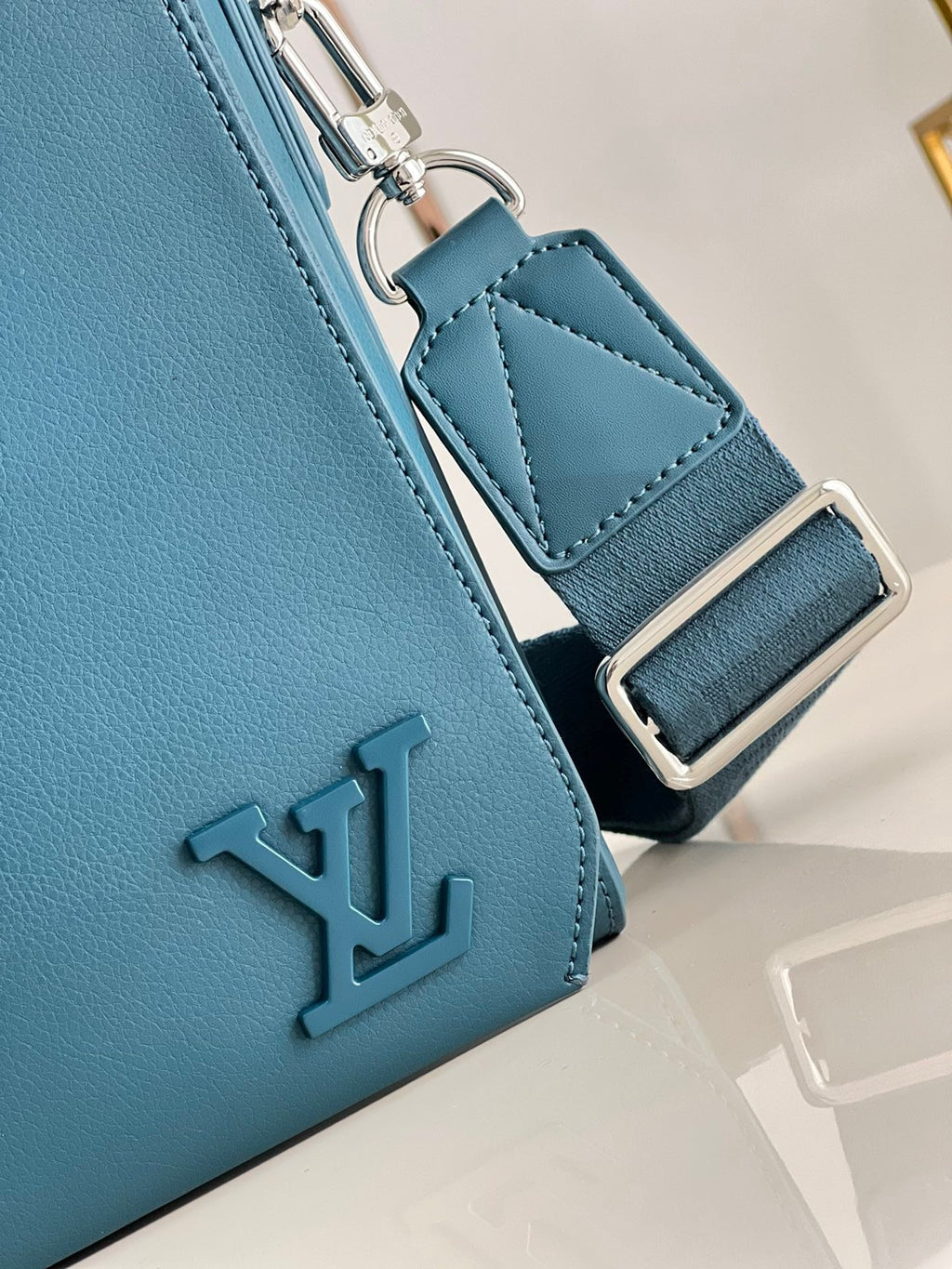 Louis Vuitton Messenger Grain Blue For Men, Bags, Shoulder And Crossbody Bags 11in/28cm Louis Vuitton M59327