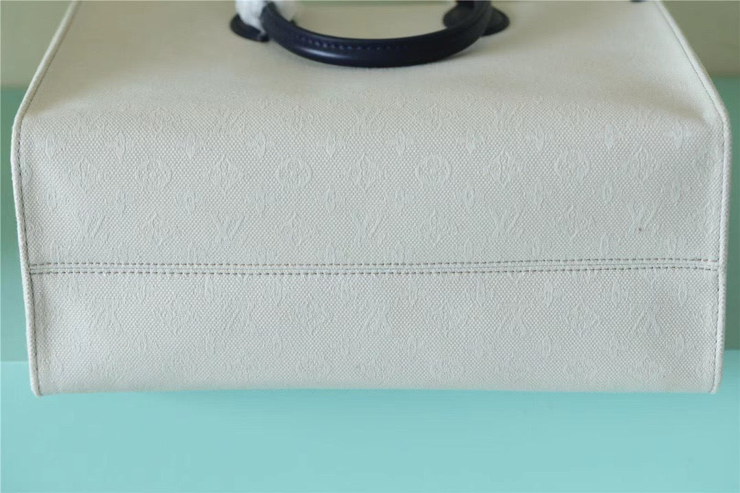 Louis Vuitton Onthego MM Monogram Giant And Rafa White/ Black For Women,  Shoulder And Crossbody Bags 35cm/13.8in Louis VuittonÃƒâ€šÃ‚Â 