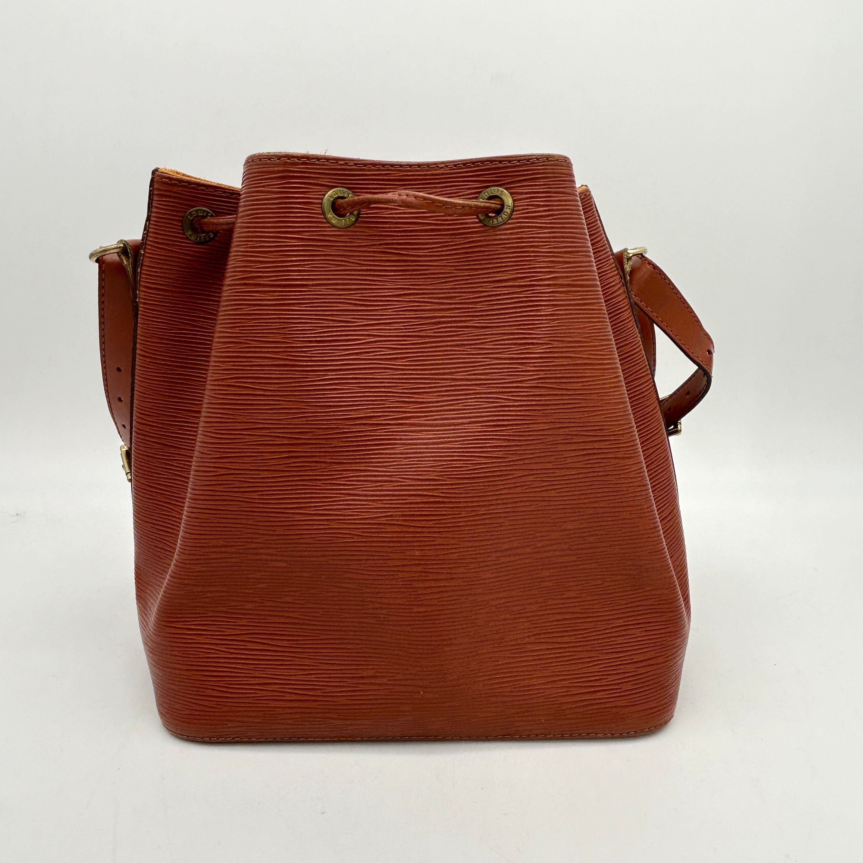 LOUIS VUITTON Epi Petit Noe Shoulder Bag Brown AE823