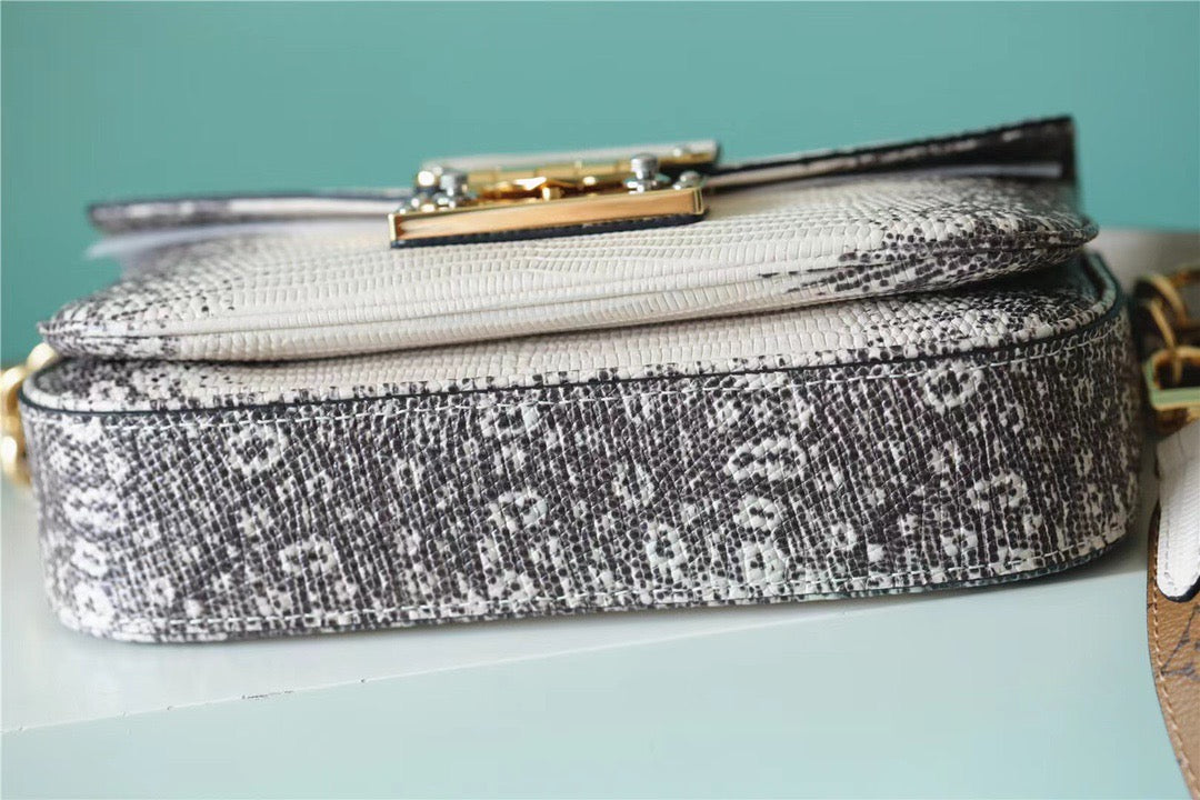 Louis Vuitton Swing Monogram SiLouis Vuittoner For Women,  Shoulder And Crossbody Bags 24cm/9.4in Louis VuittonÃƒâ€šÃ‚Â 