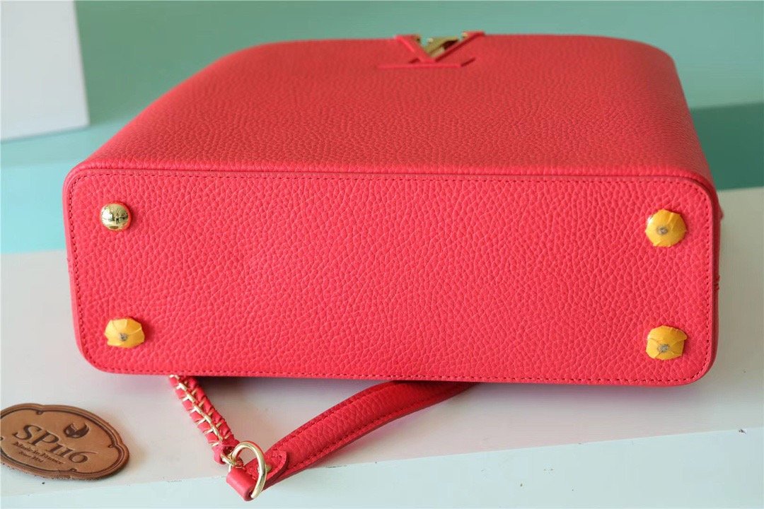 Louis Vuitton Capucines MM Taurillon Red For Women, WomenÃƒÂ¢Ã¢â€šÂ¬Ã¢â€žÂ¢s Bags, Shoulder And Crossbody Bags 12.4in/31.5cm Louis VuittonÃƒâ€šÃ‚Â 