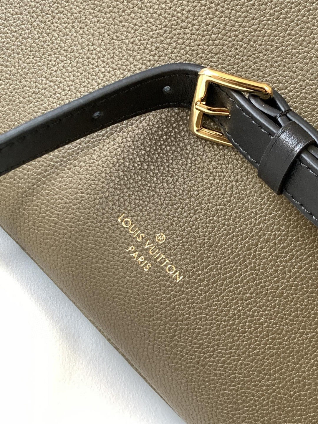 Louis Vuitton On My Side MM Tote Bag Monogram Canvas Laurier Green For Women,  Shoulder Bags 12in/31cm Louis Vuitton M55302