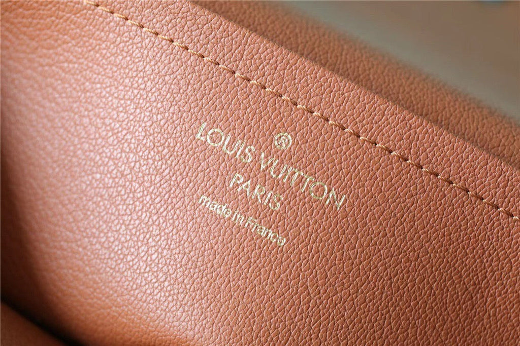 Louis Vuitton MarGLAMIau Monogram Canvas Caramel Brown For Women,  Shoulder and Crossbody Bags 9.6in/24.5cm Louis Vuitton M46127