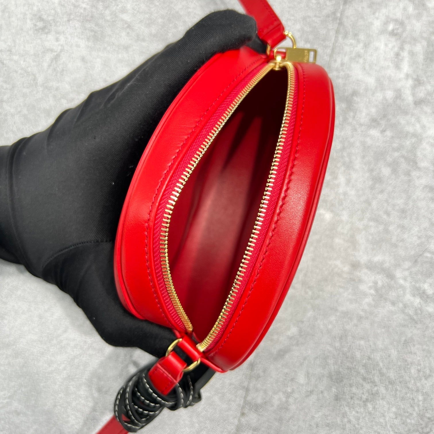 Crossbody Oval Purse Cuir Triomphe Red For Women 6in/16cmÃ‚Â 