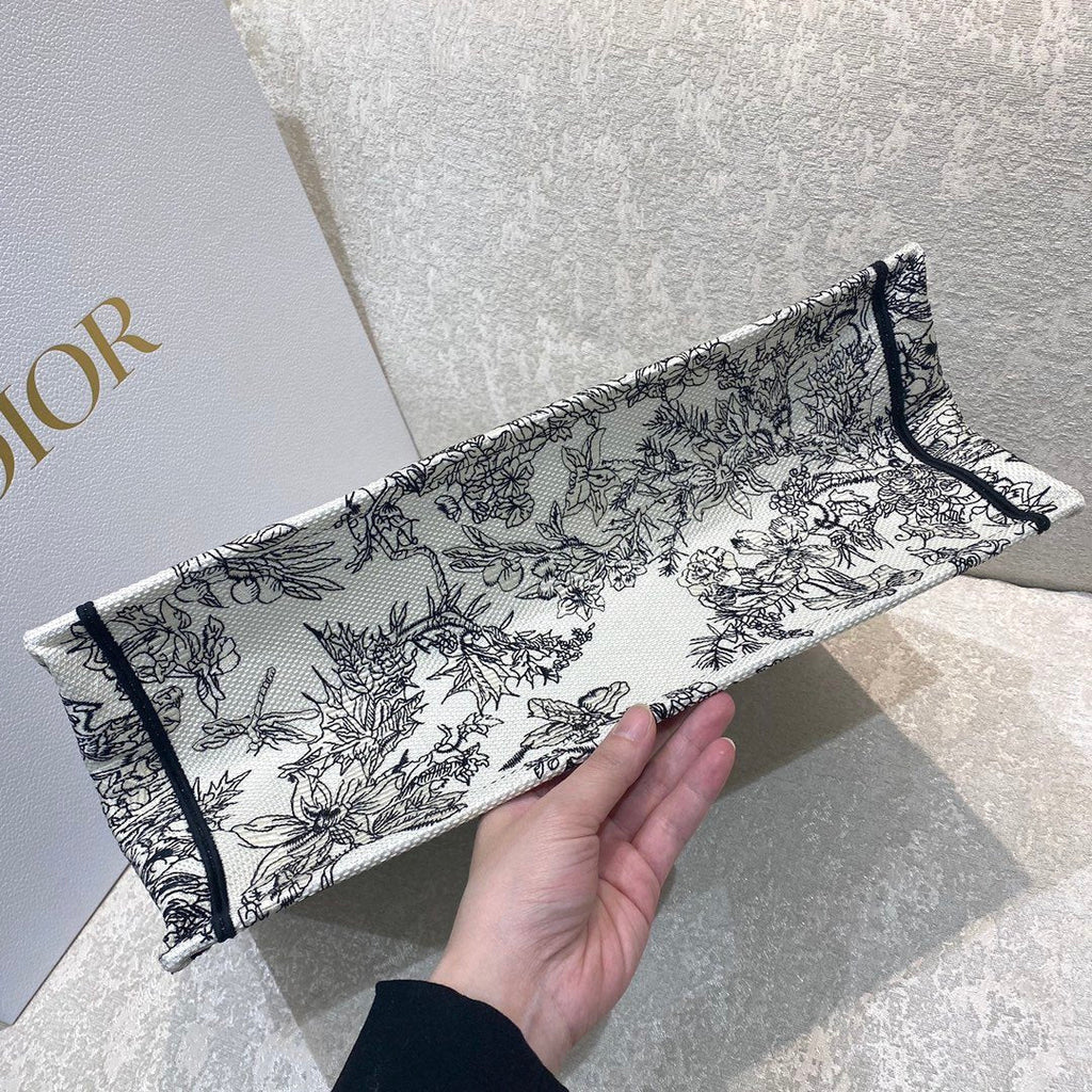 Dior MeDiorum Book Tote Blue Toile de Jouy Flowers Embroidery, Blue, For Women Women’s Handbags, Shoulder Bags, 42cm CD M1286ZTQW_M808
