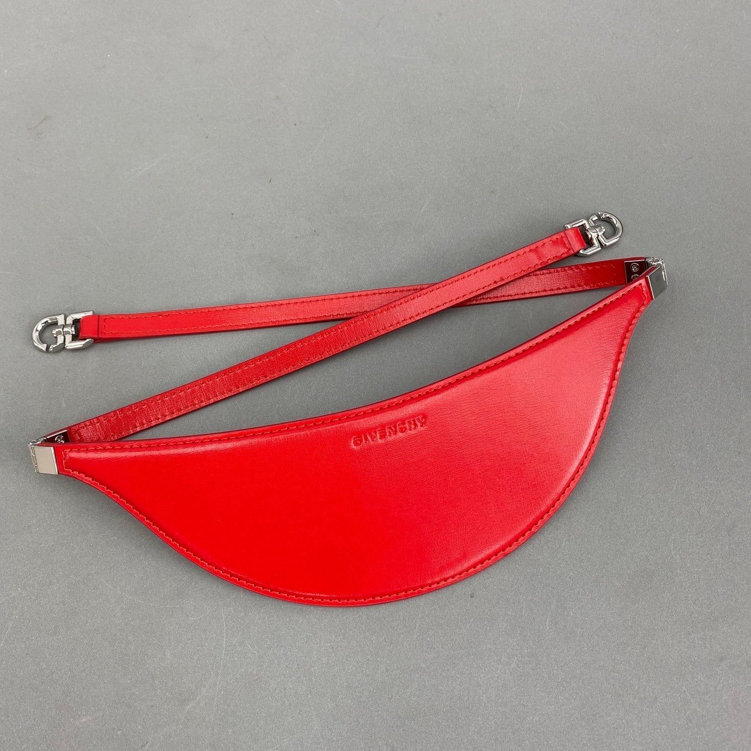 gv Small Cut Out Bag Red For Women, Handbags, Shoulder Bags 10.6in/27cm GVCÃ‚Â 