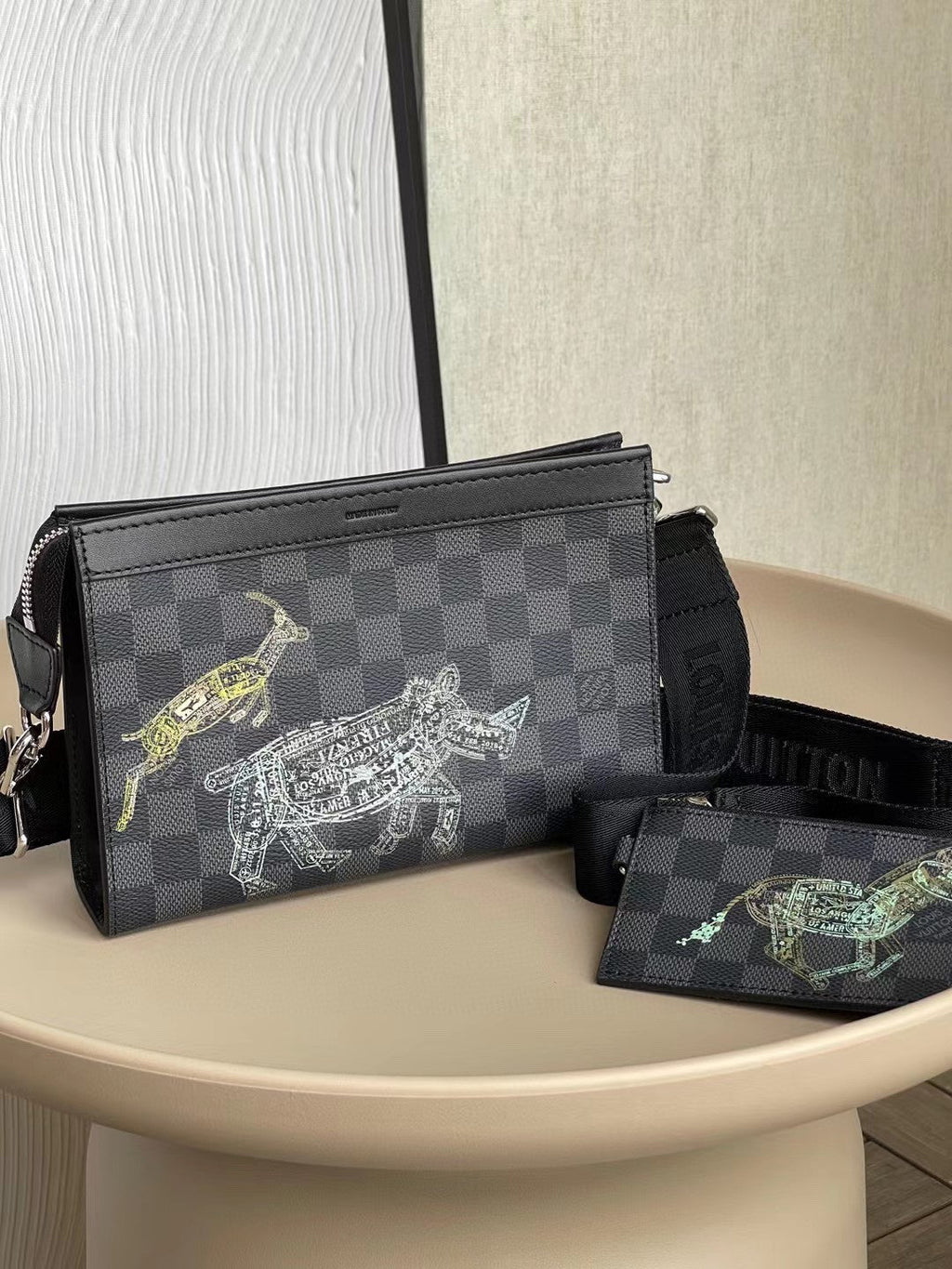 Louis Vuitton Gaston Wearable Wallet Damier Graphite For Men, Bags, Shoulder And Crossbody Bags 8.7in/22cm Louis Vuitton N64608