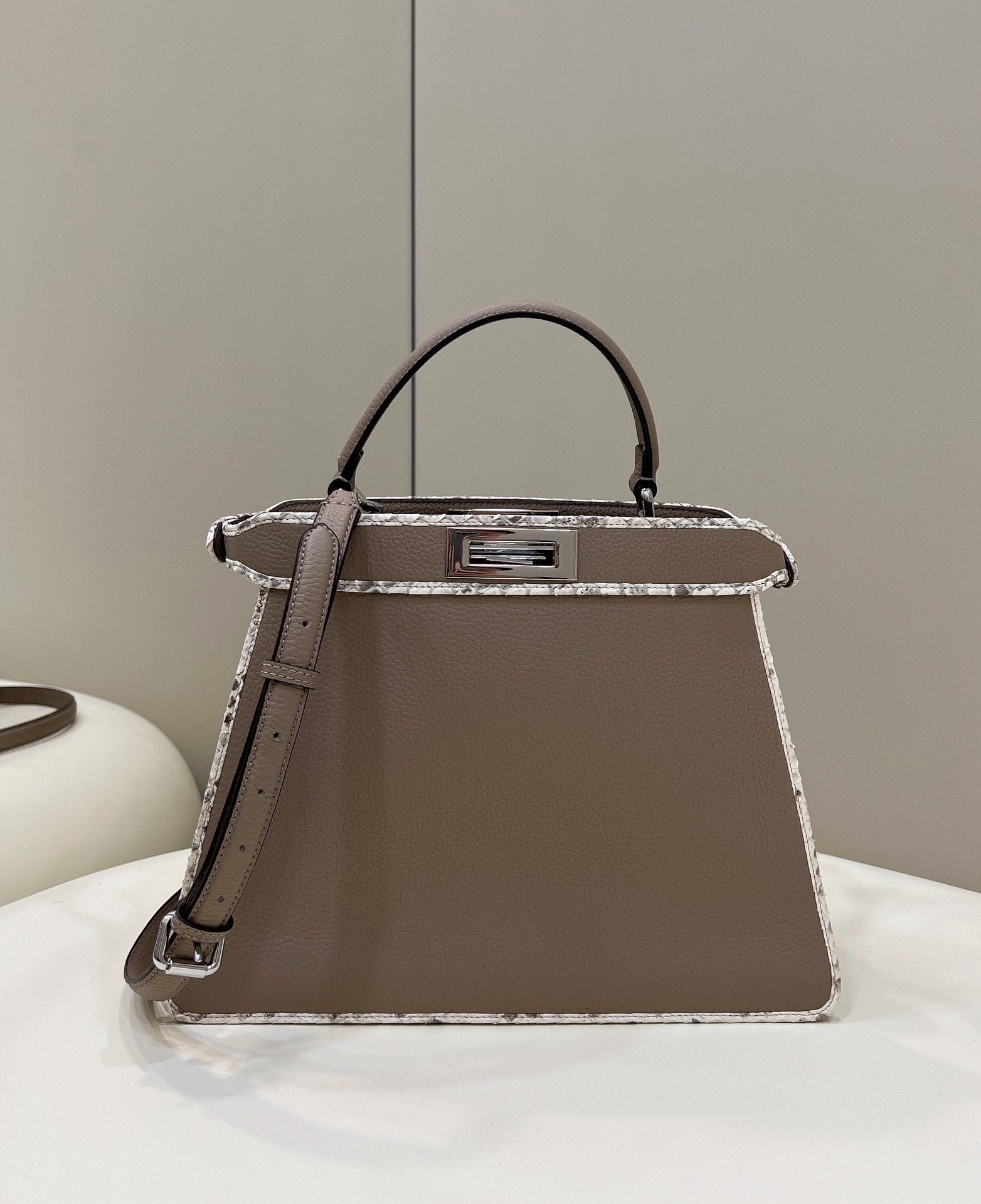 FI ISeeU MeGLAMIum Greige For Women, Handbags, Shoulder Bag 13.1in/33.5cm FF