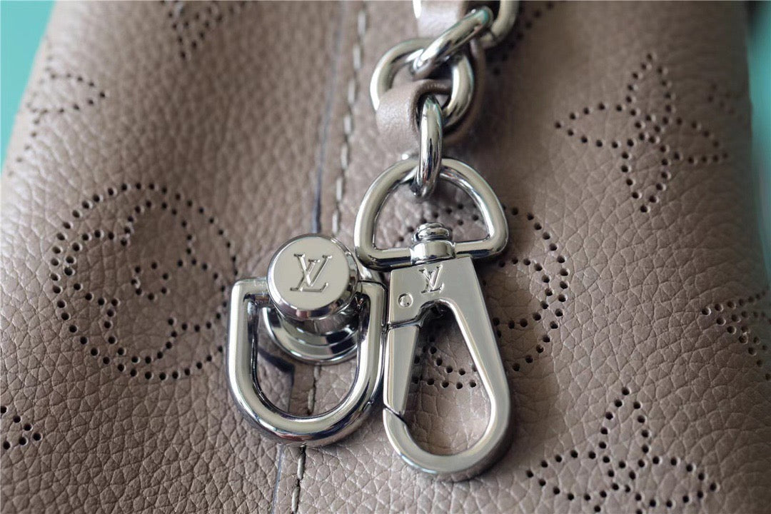 Louis Vuitton Why Knot MM Mahina Galet Beige For Women,  Shoulder And Crossbody Bags 13.4in/34cm Louis Vuitton M20787