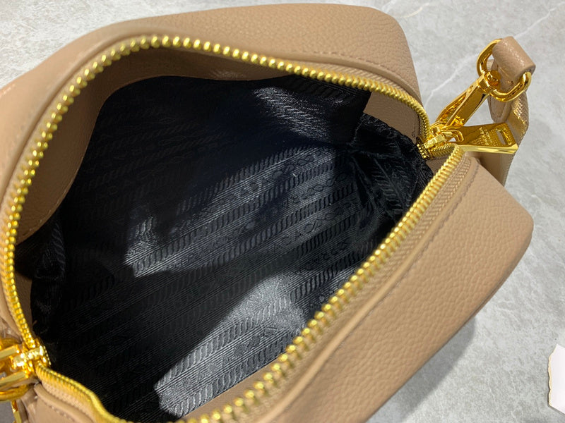 Barnes-Bags - Prada Bags - 827
