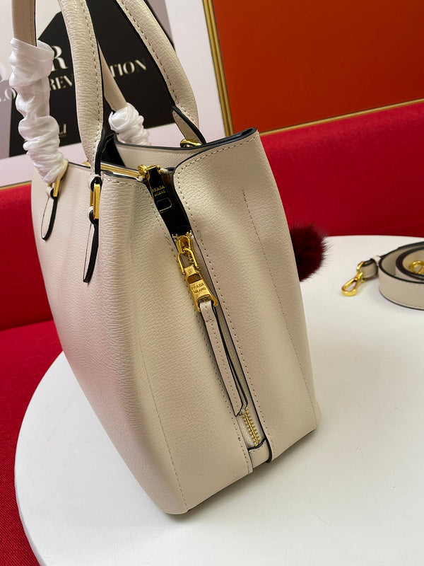 Barnes-Bags - Prada Bags - 832
