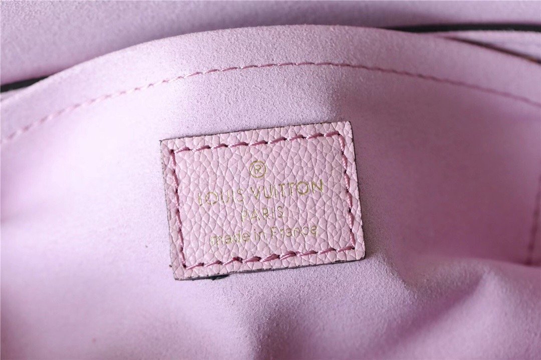 Louis Vuitton Lockme Tender Pink For Women, WomenÃƒÂ¢Ã¢â€šÂ¬Ã¢â€žÂ¢s Handbags, Shoulder And Crossbody Bags 7.5in/19cm Louis VuittonÃƒâ€šÃ‚Â 