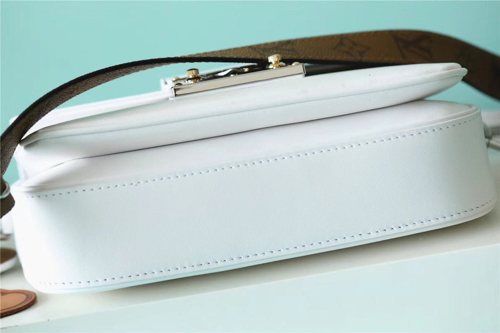 Louis Vuitton Swing Monogram White For Women,  Shoulder And Crossbody Bags 24cm/9.4in Louis VuittonÃƒâ€šÃ‚Â 