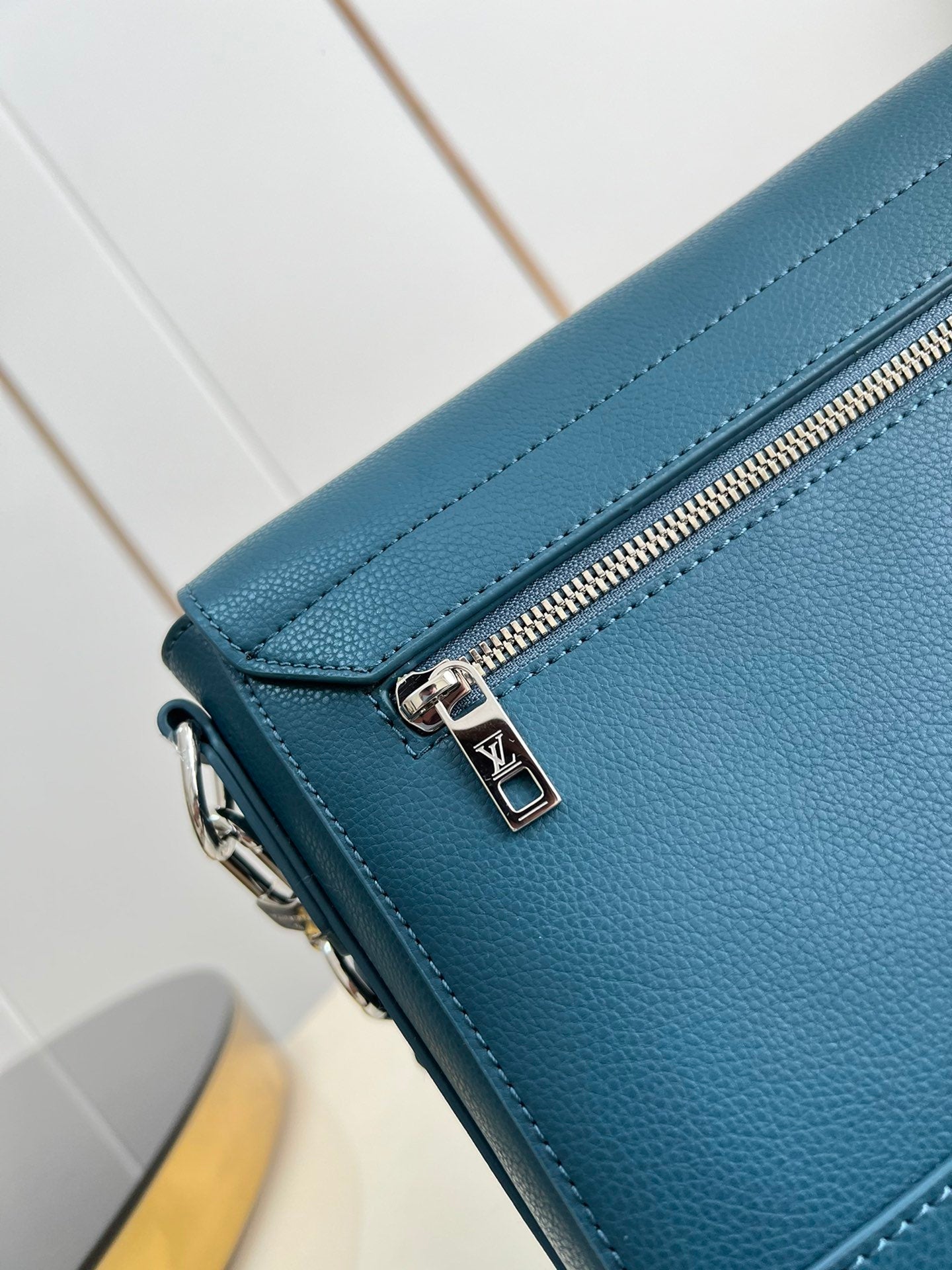 Louis Vuitton Messenger Grain Blue For Men, Bags, Shoulder And Crossbody Bags 11in/28cm Louis Vuitton M59327