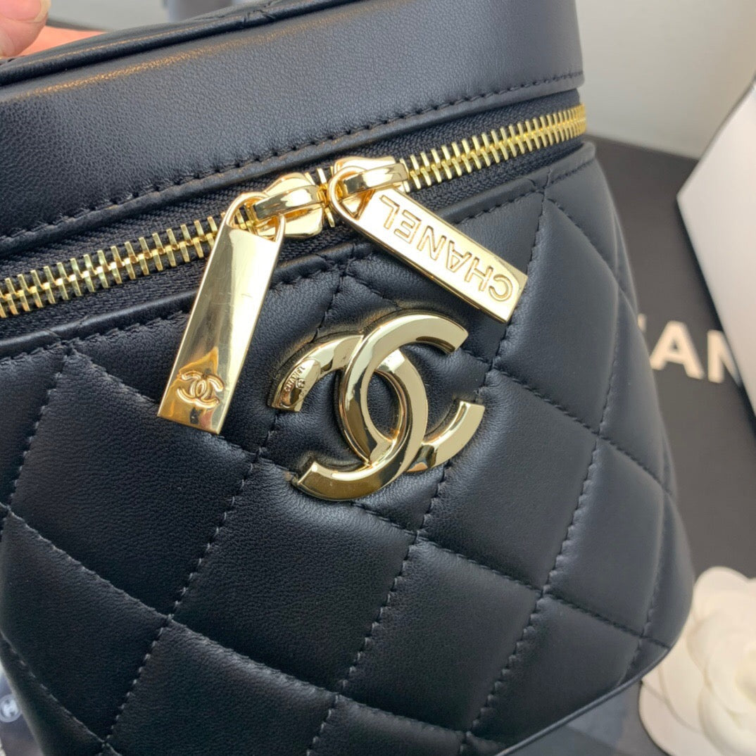 Chanelouis Vuittonanity Case Gold Hardware Black For Women Handbags, Shoulder Bags 7.9in/20cm AS2061Ã‚Â 