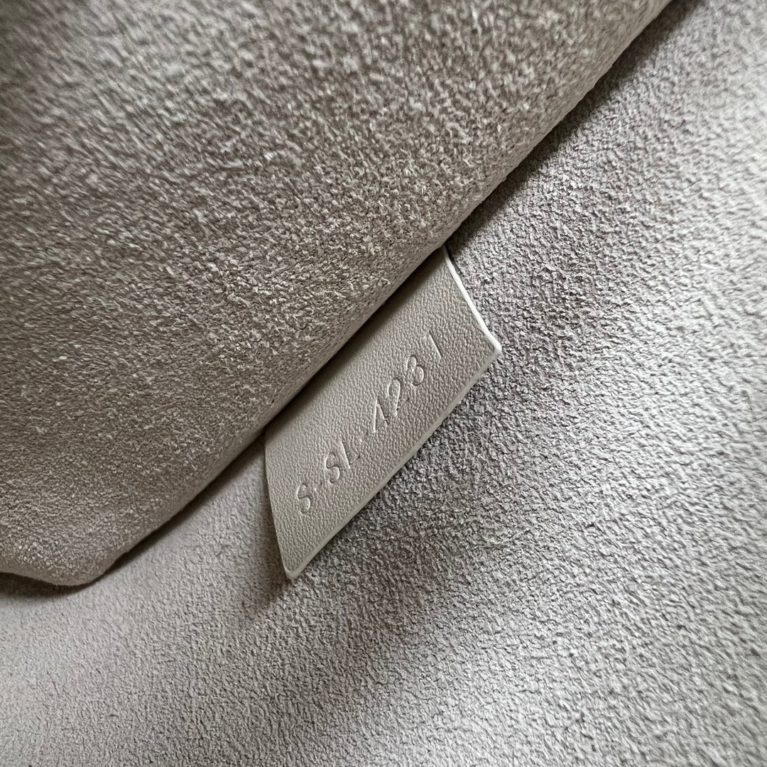 Cuir Triomphe Shoulder Bag White For Women 9.4in/24cm