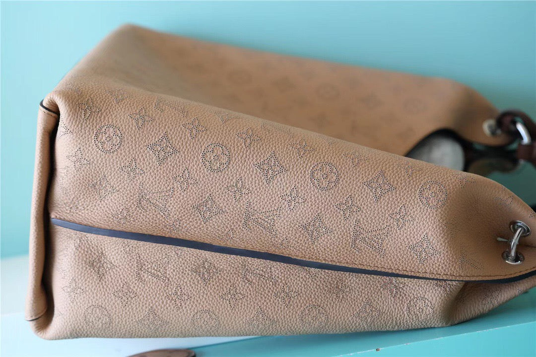 Louis Vuitton Carmel Hobo Bag Mahina Galet For Women, WomenÃƒÂ¢Ã¢â€šÂ¬Ã¢â€žÂ¢s Handbags, Shoulder Bags And Crossbody Bags 13.8in/35in Louis Vuitton