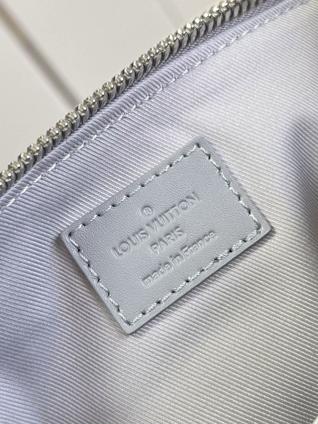 Louis Vuitton City Keepall Grey Aerogram For Women, WoBags, Crossbody Bags 10.6in/27cm Louis Vuitton M59328