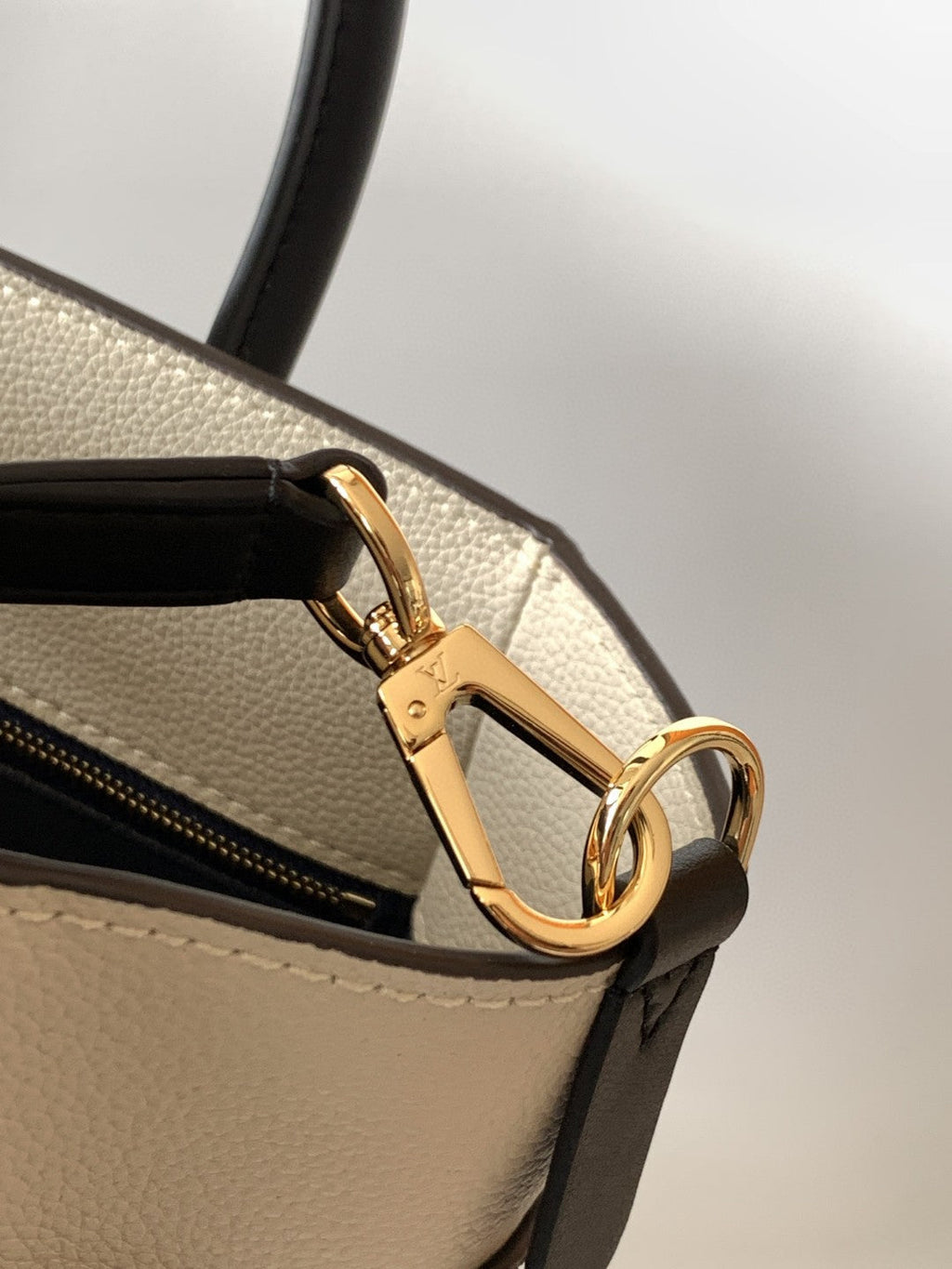 Louis Vuitton On My Side MM Tote Bag Monogram Canvas Navy Blue For Women,  Shoulder Bags 12in/31cm Louis Vuitton M55933