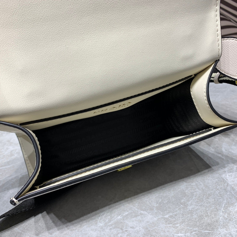 Barnes-Bags - Prada Bags - 981