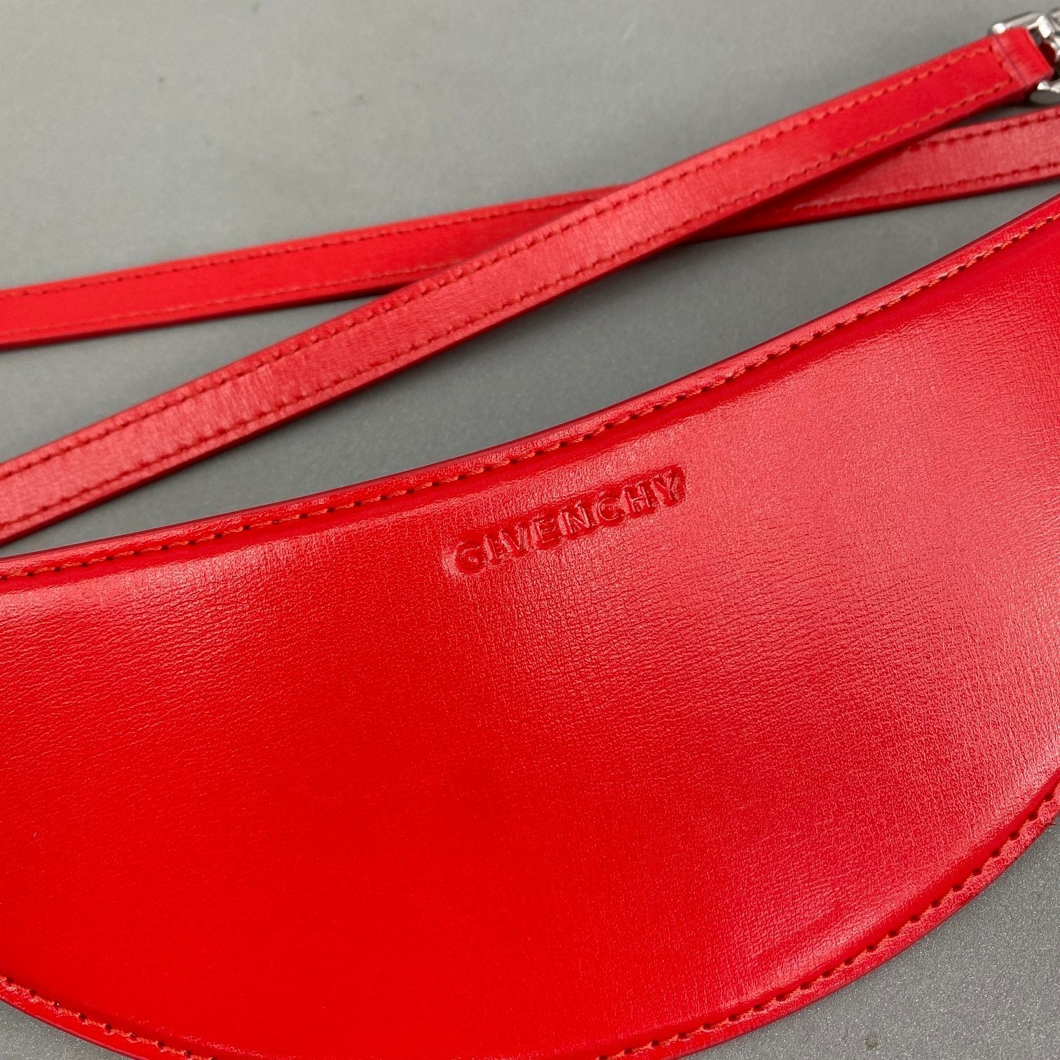 gv Small Cut Out Bag Red For Women, Handbags, Shoulder Bags 10.6in/27cm GVCÃ‚Â 
