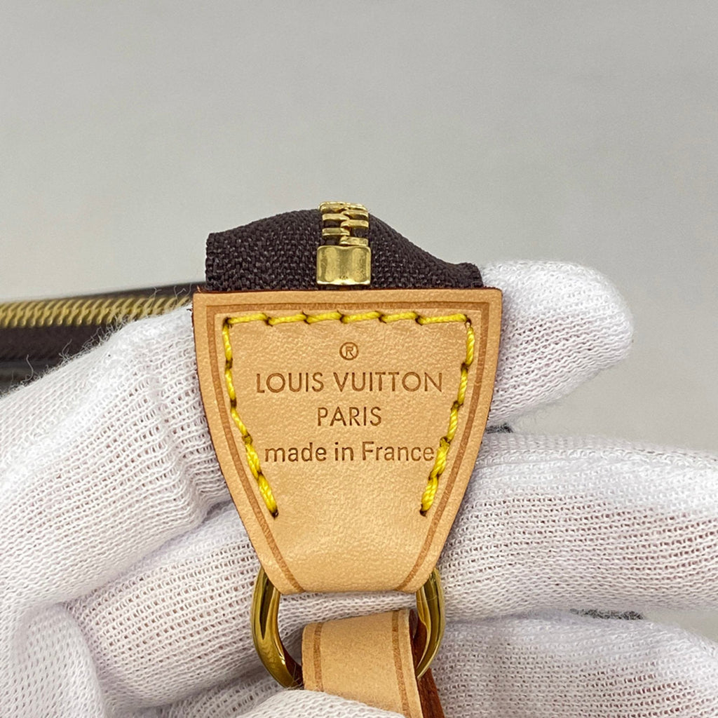 Louis Vuitton Pochette Accessoires   Leather Clutch Bag