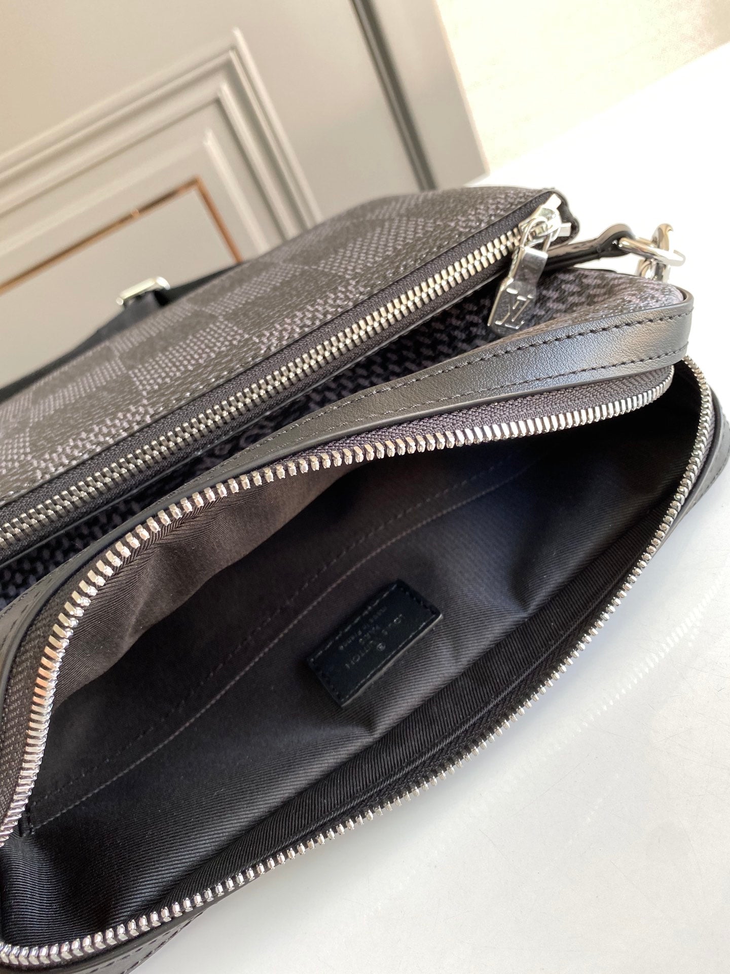 Louis Vuitton Trio Messenger Damier Graphite Black For Men, Bags, Shoulder And Crossbody Bags 9.8in/25cm Louis Vuitton N50017