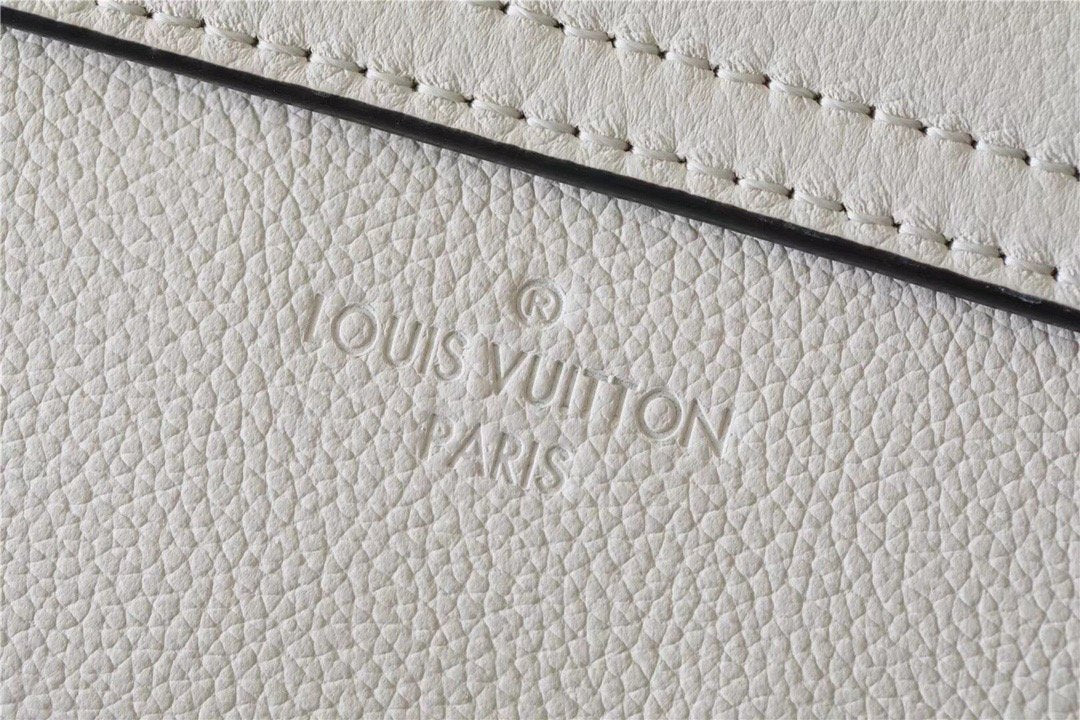 Louis Vuitton Lockme Tender White For Women, WomenÃƒÂ¢Ã¢â€šÂ¬Ã¢â€žÂ¢s Handbags, Shoulder And Crossbody Bags 7.5in/19cm Louis Vuitton