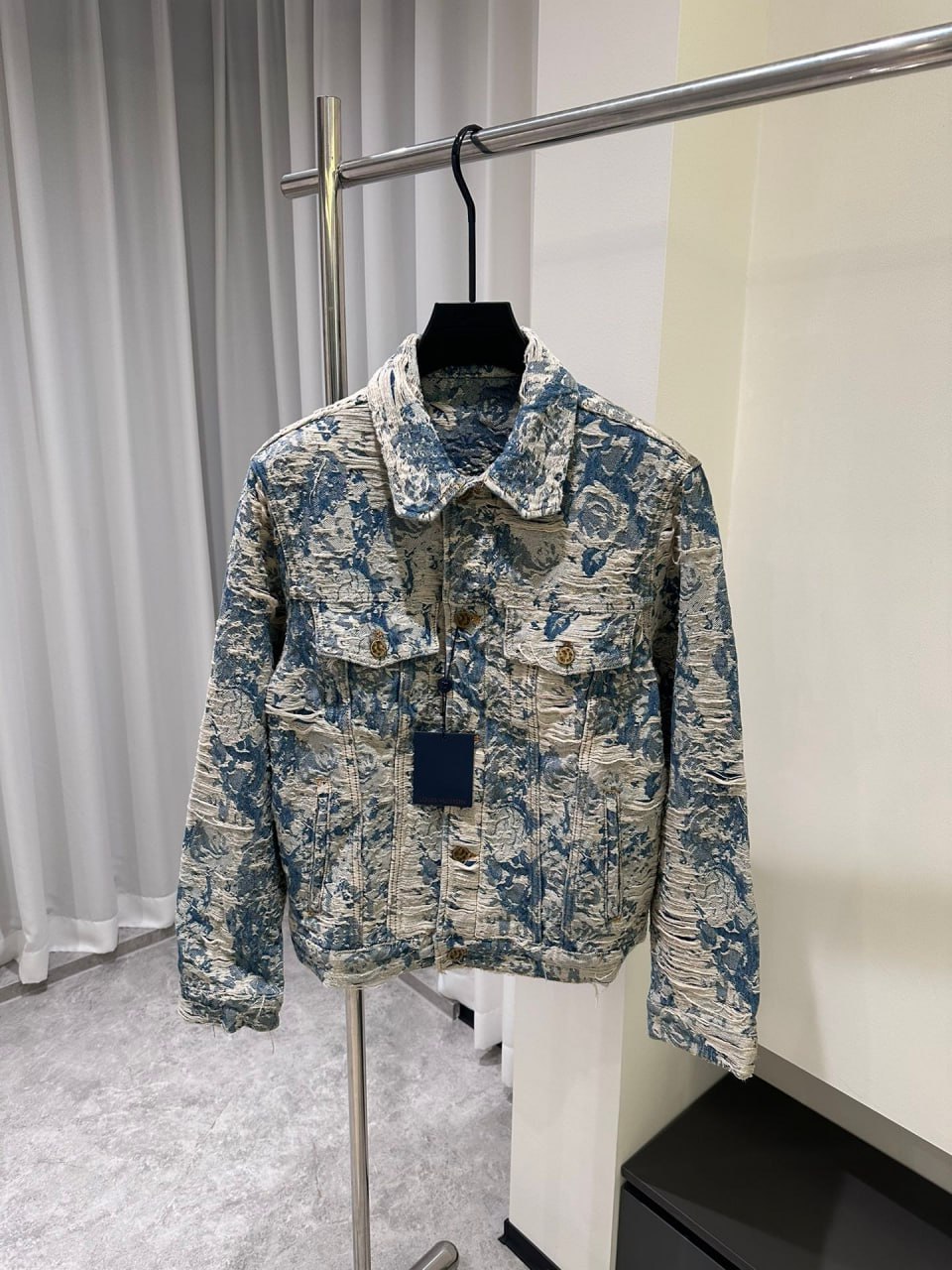 CLASSIC DENIM JACKET