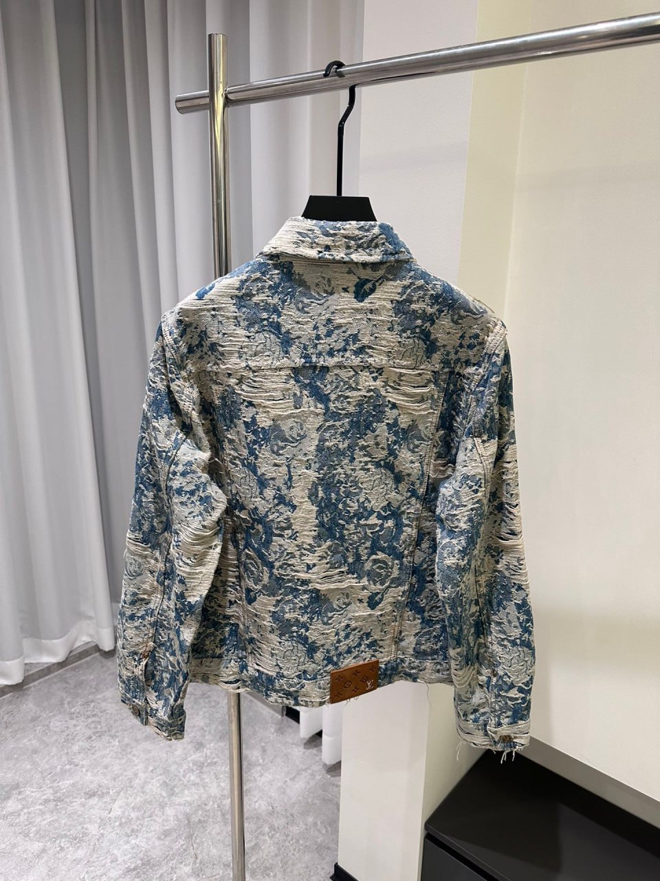 CLASSIC DENIM JACKET