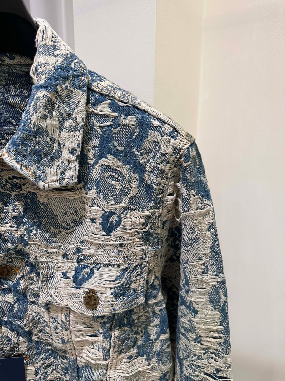 CLASSIC DENIM JACKET