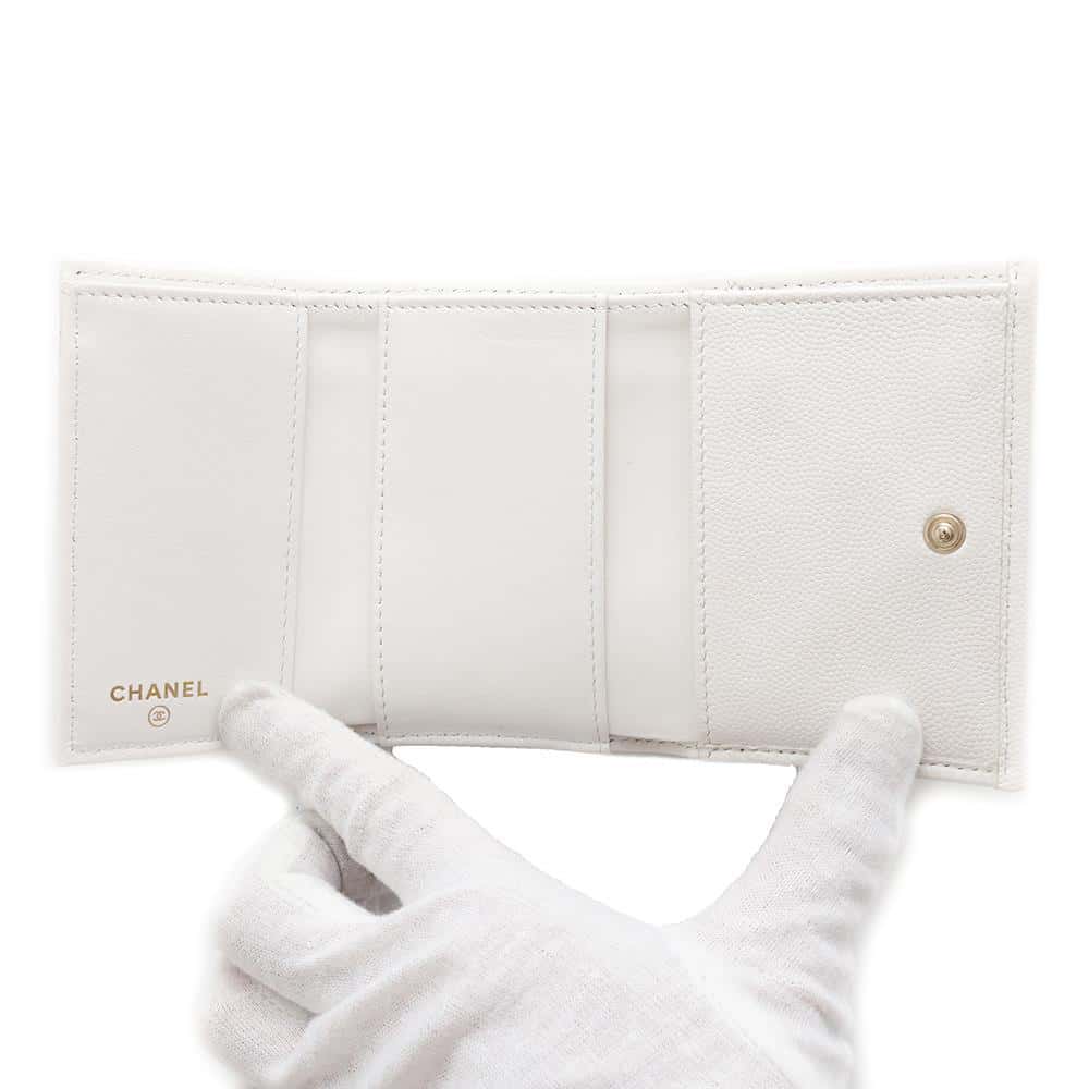 CHANEL Matelasse Classic Tri-Fold Compact Wallet WhiteAP3397 Caviar Leather