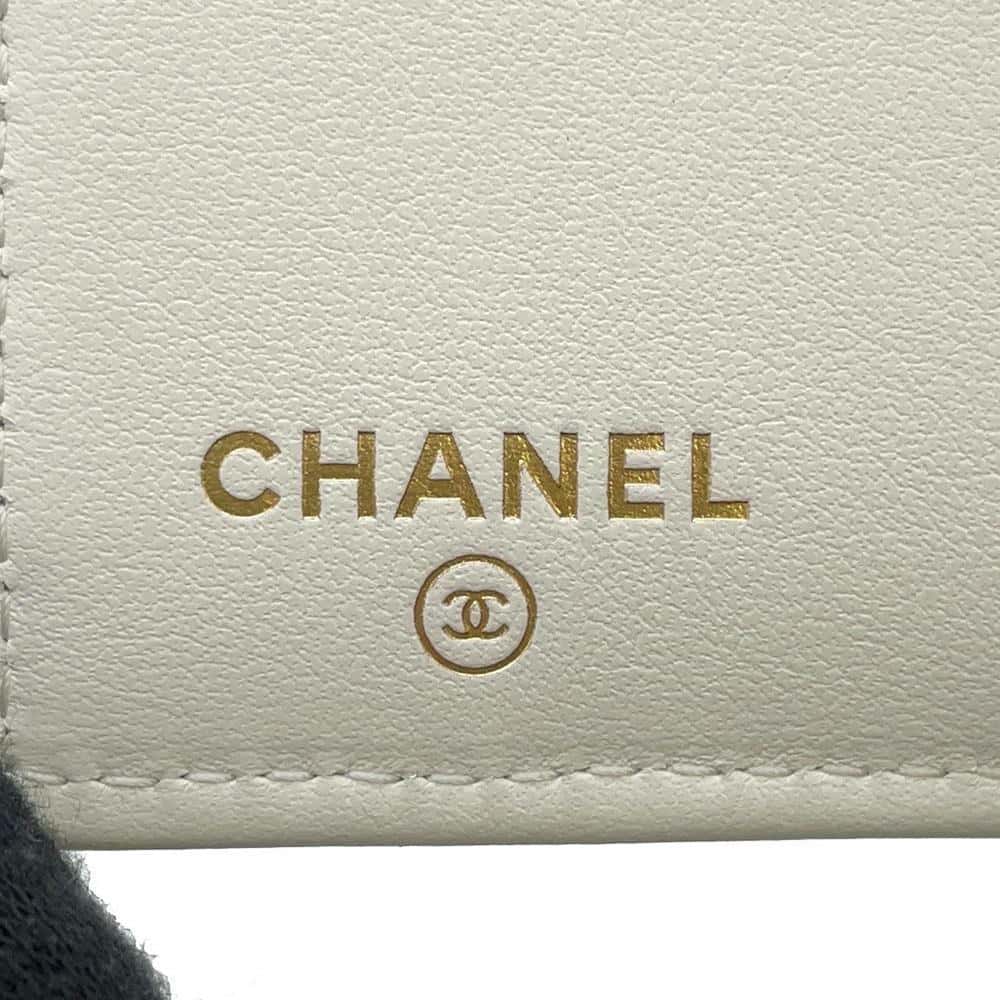 CHANEL Matelasse Classic Tri-Fold Compact Wallet WhiteAP3397 Caviar Leather
