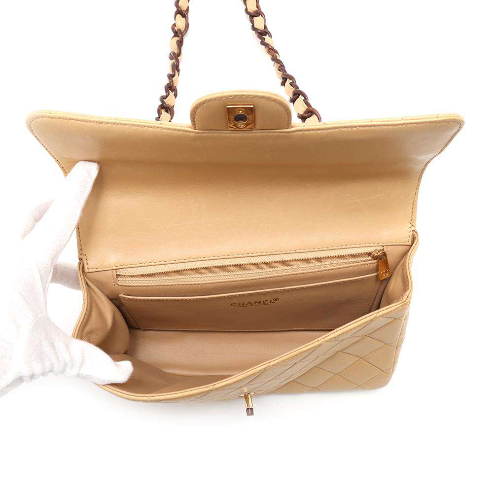 CHANEL Matelasse Single Flap ChainShoulder Bag Beige Lambskin Size 25