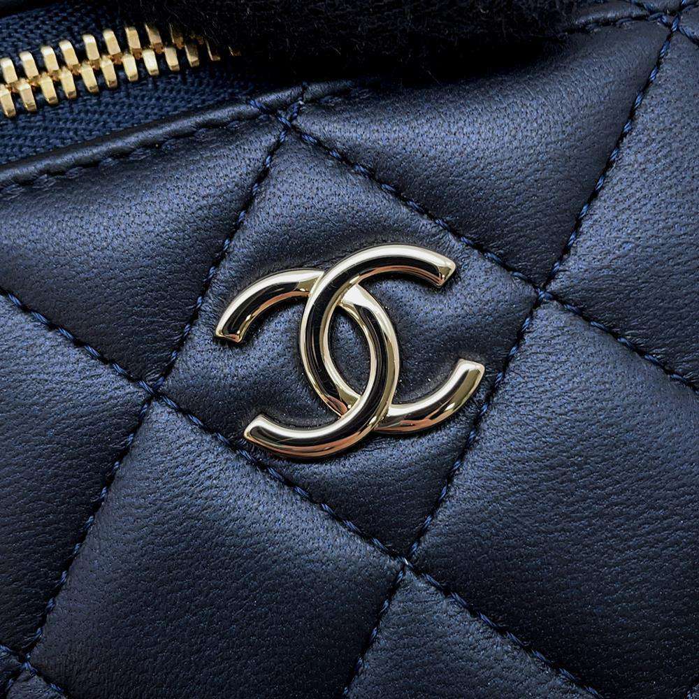 CHANEL Matelasse 2WAY ChainShoulder Vanity NavyAP2198 Lambskin
