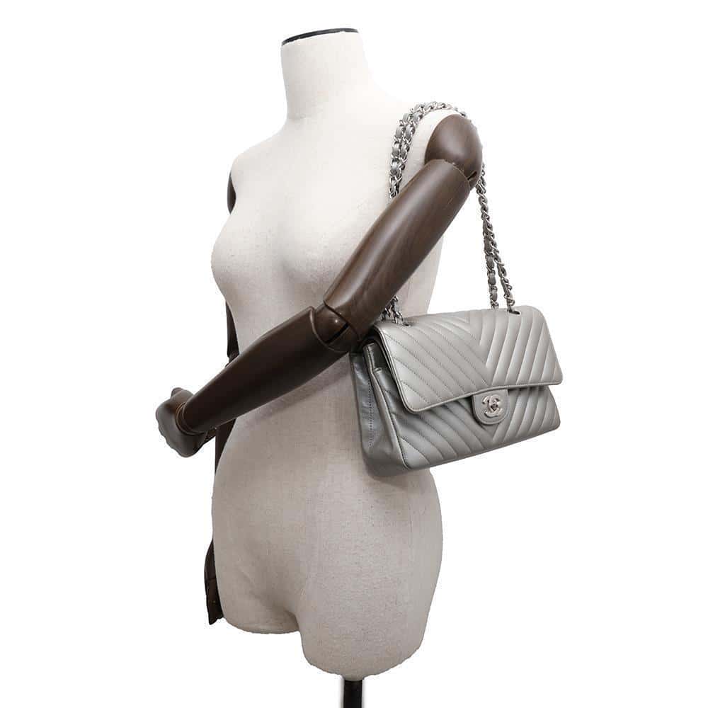CHANEL Matelasse V Stitch ChainShoulder SiLouis VuittonerA01112 Caviar Leather
