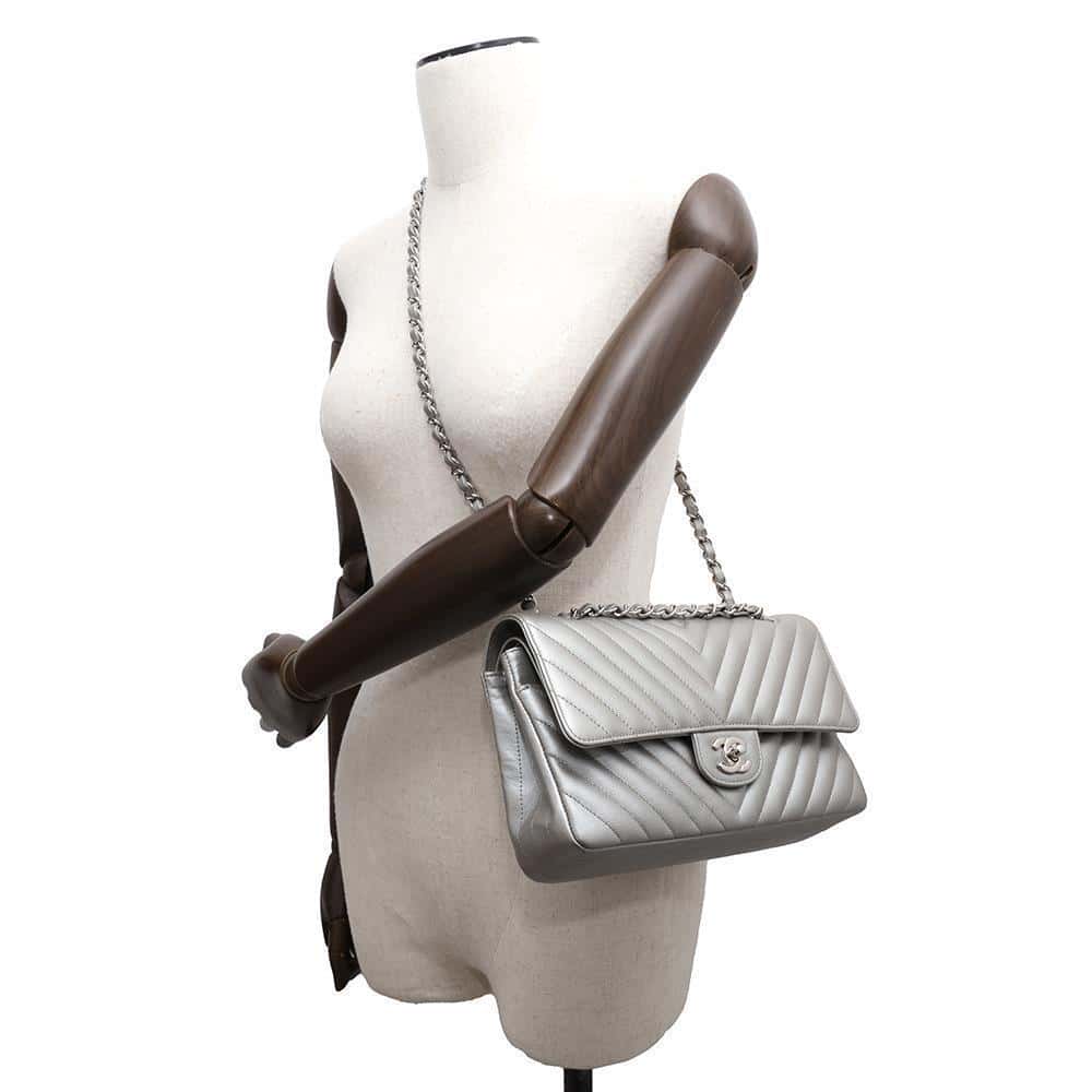 CHANEL Matelasse V Stitch ChainShoulder SiLouis VuittonerA01112 Caviar Leather
