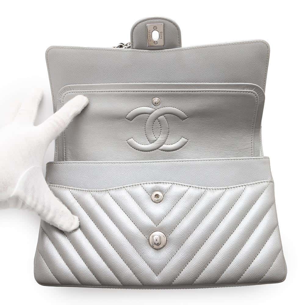 CHANEL Matelasse V Stitch ChainShoulder SiLouis VuittonerA01112 Caviar Leather