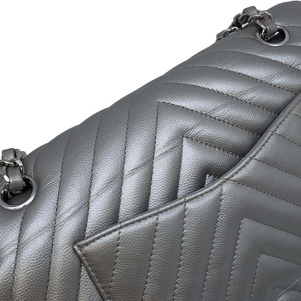 CHANEL Matelasse V Stitch ChainShoulder SiLouis VuittonerA01112 Caviar Leather