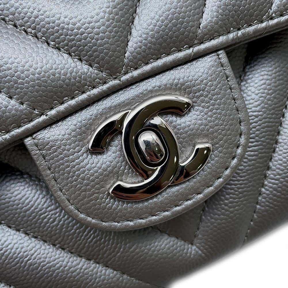 CHANEL Matelasse V Stitch ChainShoulder SiLouis VuittonerA01112 Caviar Leather