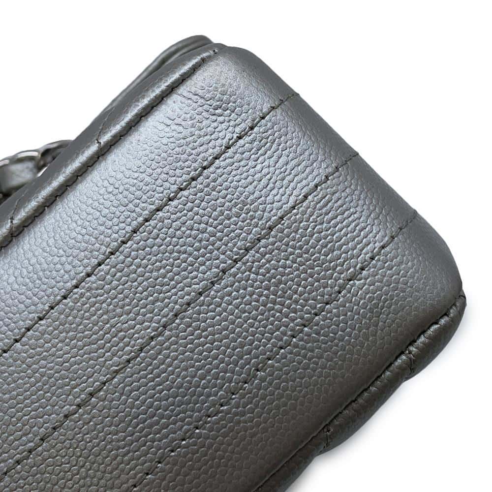 CHANEL Matelasse V Stitch ChainShoulder SiLouis VuittonerA01112 Caviar Leather