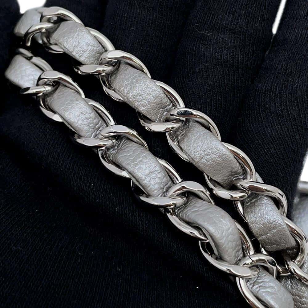 CHANEL Matelasse V Stitch ChainShoulder SiLouis VuittonerA01112 Caviar Leather