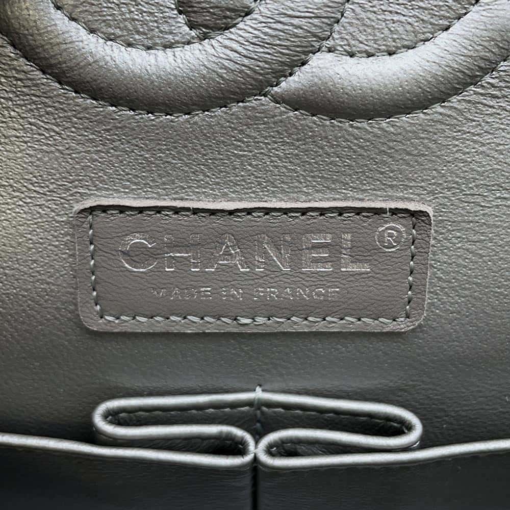 CHANEL Matelasse V Stitch ChainShoulder SiLouis VuittonerA01112 Caviar Leather
