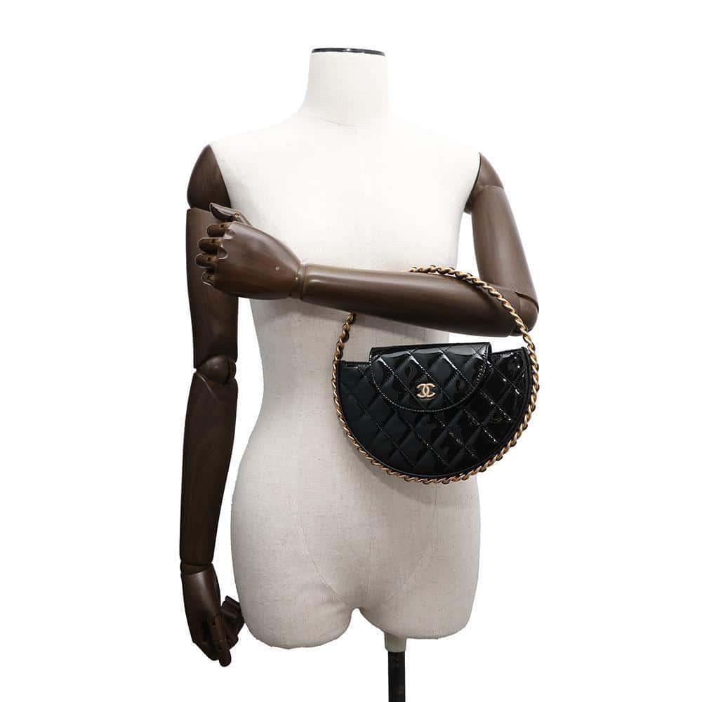 CHANEL Matelasse Hand Clutch BlackAP3585 Enamel